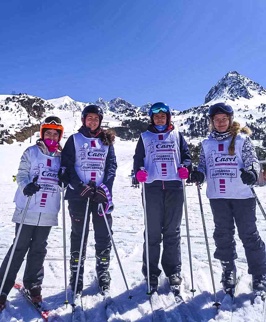Alumnos en la montañ en la Semana Blanca en Grandvalira, Andorra