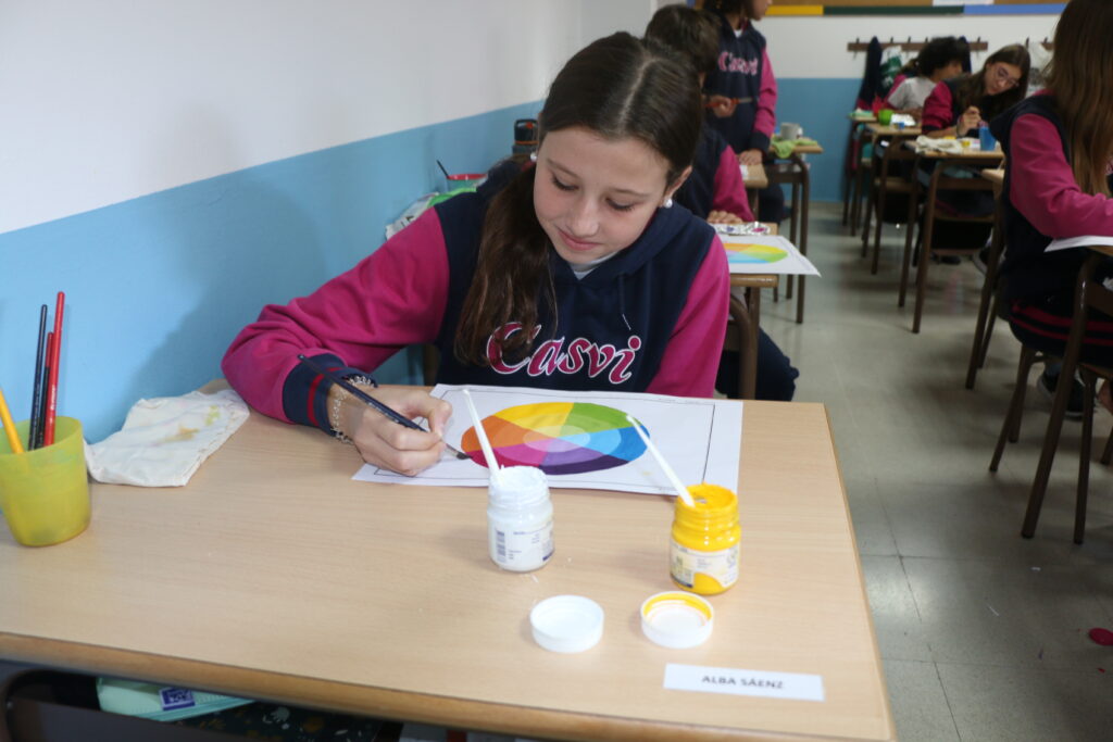 Las artes plásticas ayudan al alumno a desarrollar su creatividad e imaginación.