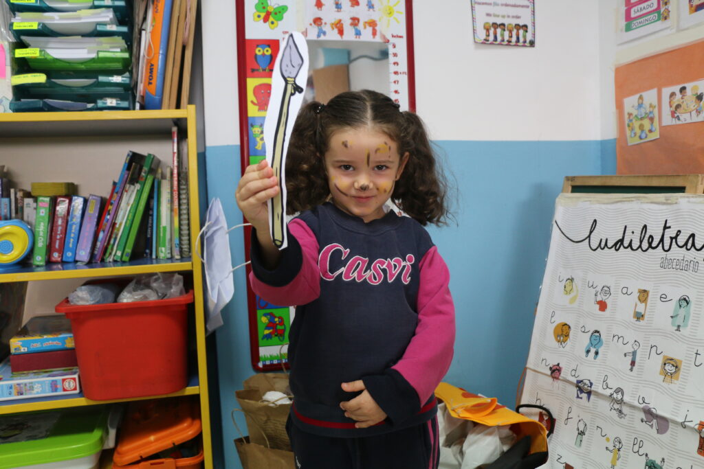 En nuestra escuela infantil concertada en Boadilla estimulamos su aprendizaje mediante talleres, música, expresión, manipulación, etc. con actividades planificadas para cubrir un aprendizaje integral.