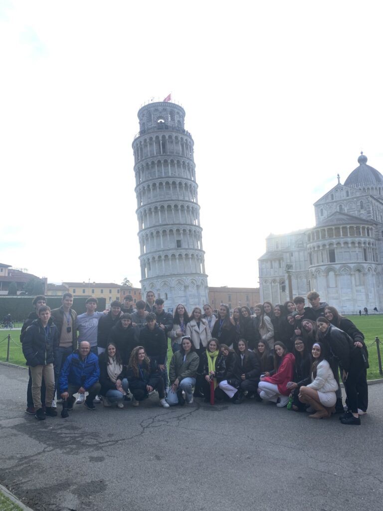 En 1º Bachillerato se organiza un viaje cultural de fin de estudios a Italia. Nuestros alumnos se empapan de la cultura e historia del país.