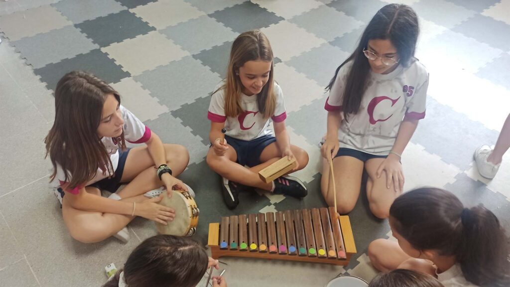 Pensamos que las artes en Casvi Boadilla permiten a los alumnos desarrollar su creatividad, trabajar su concentración y expresar sus emociones de una forma diferente.