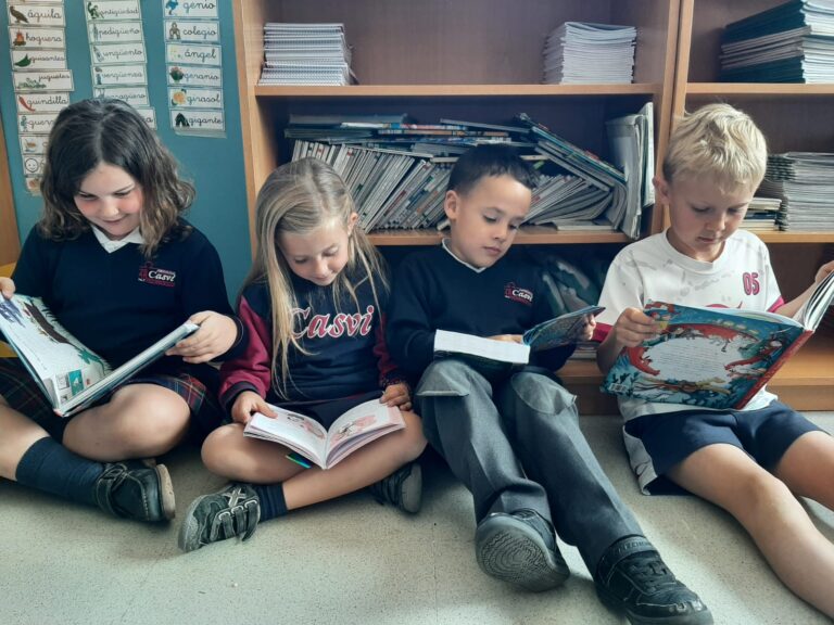 Los beneficios de la lectura en los niños son múltiples, por ello desde pequeños inculcamos en nuestros alumnos la pasión por los libros.
