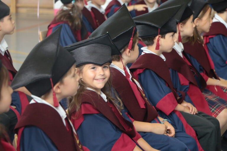 Los alumnos de 3º de Ed. Infantil celebran su graduación. Nos cuentan cómo se sienten y lo que esperan en su nueva etapa.