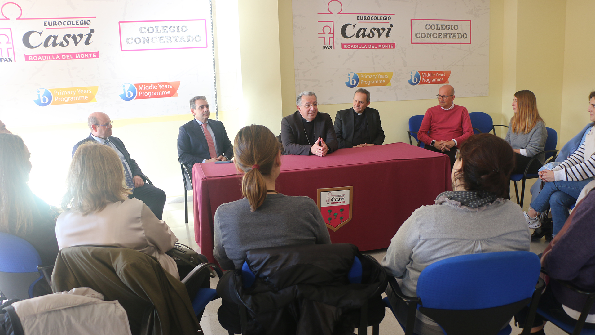 El colegio Casvi Boadilla recibe la visita pastoral del Excelentísimo Sr. Obispo de Getafe D. Ginés García Beltrán