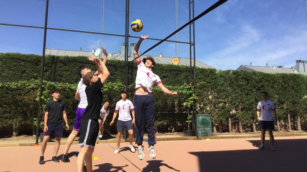 Hacer deporte es también una efectiva herramienta en la educación de los más pequeños. Veamos la importancia del deporte en la educación.