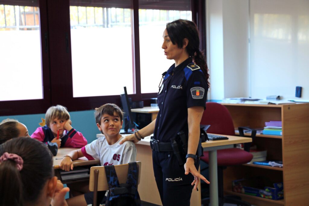 La unidad de agente tutor visita a los alumnos de 4º EP para hablar sobre las redes sociales y sus riesgos 10