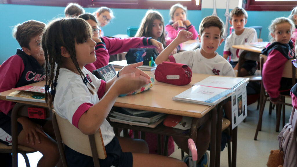 La unidad de agente tutor visita a los alumnos de 4º EP para hablar sobre las redes sociales y sus riesgos