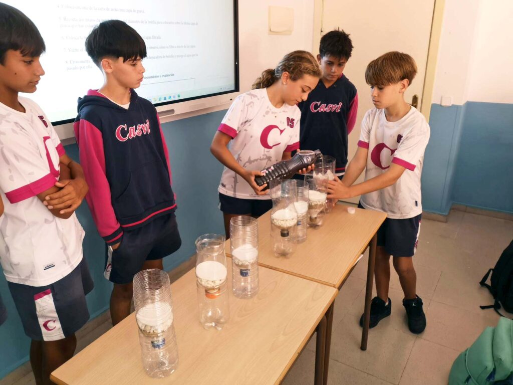 Nuestros alumnos de 1º de E.S.O. en biología han creado sus propias “depuradoras de bolsillo” 4