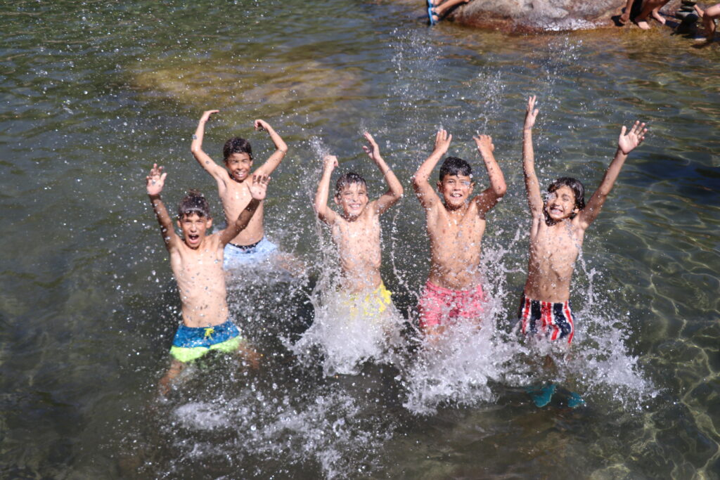 Idiomas, deporte, compañerismo y diversión