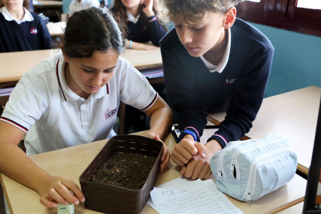 Compostaje, sostenibilidad ecológica e inclusión social. Un taller dónde nuestros alumnos además han aprendido sobre economía circular.2