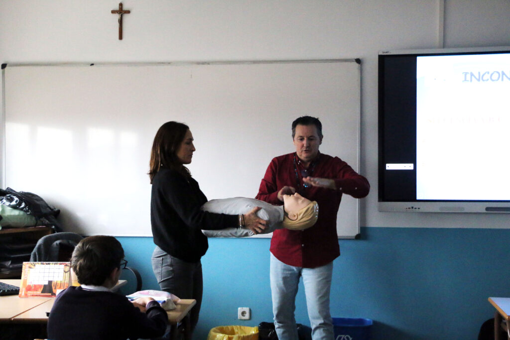 Un padre de alumno, profesional del SUMMA, cuenta su experiencia laboral a 6º de primaria 1.