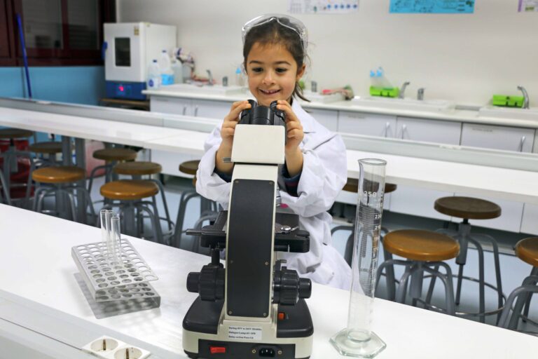 Celebramos el día de la mujer y la niña en la ciencia. 2