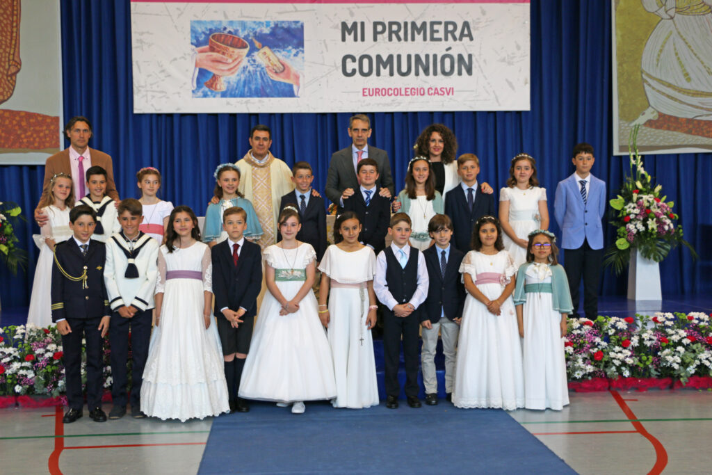 Evento de la celebración inolvidable de la primera comunión de nuestros alumnos. 11