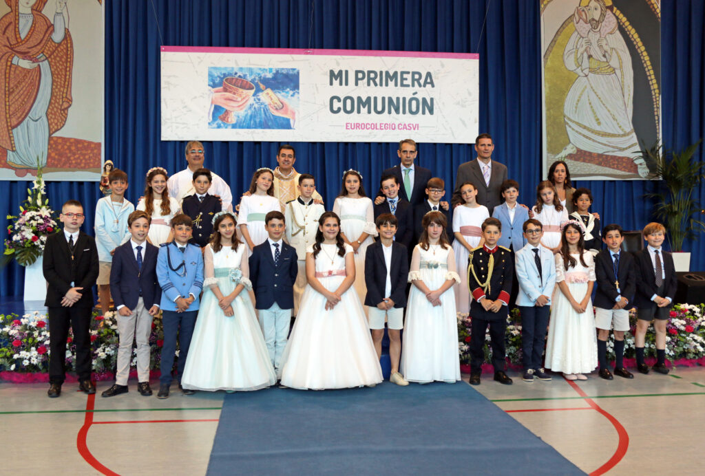 Evento de la celebración inolvidable de la primera comunión de nuestros alumnos. 13
