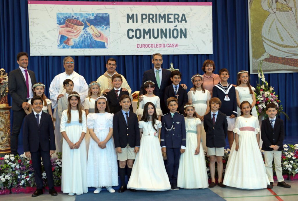 Evento de la celebración inolvidable de la primera comunión de nuestros alumnos. 12