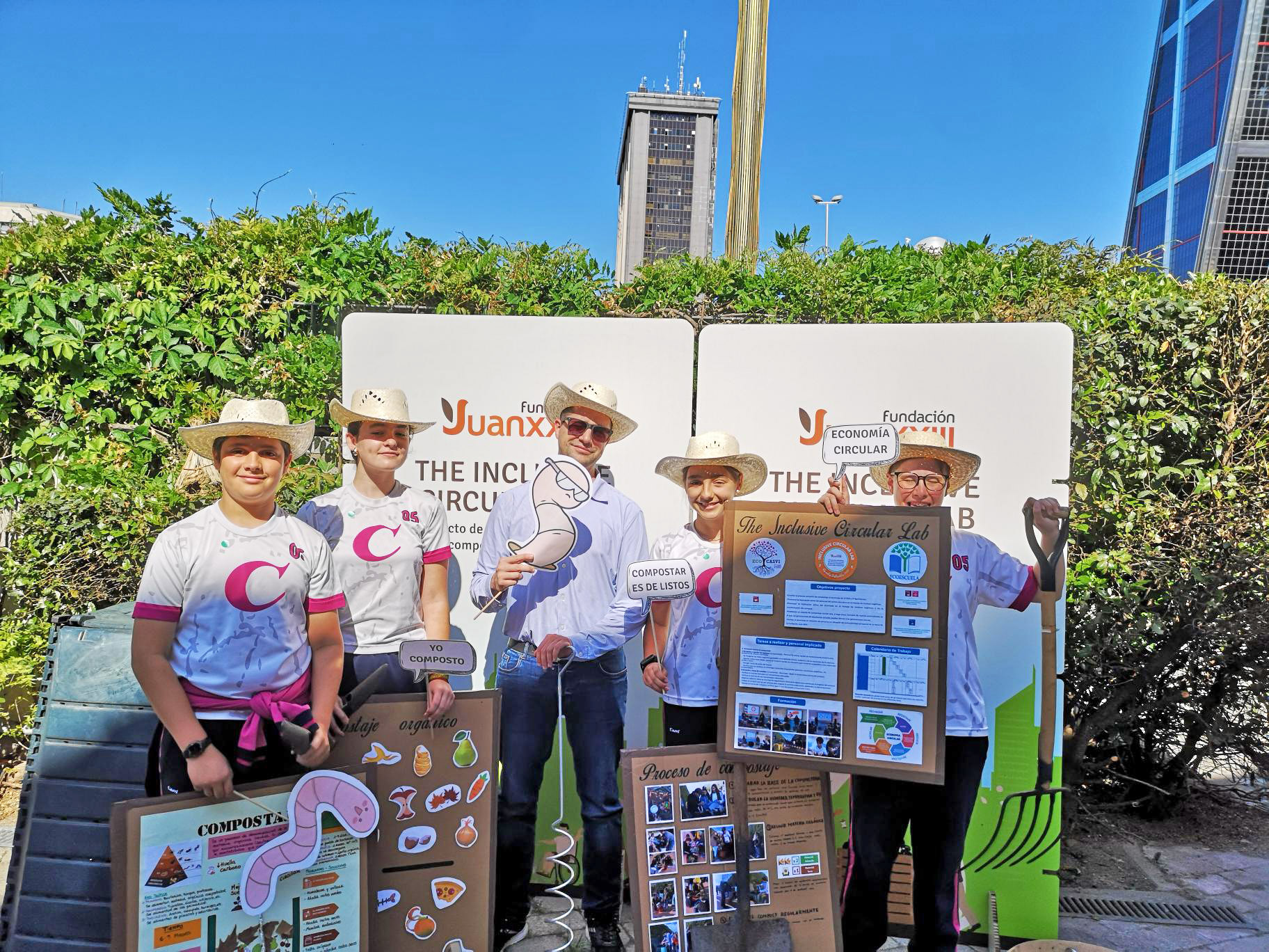 Jóvenes comprometidos con el futuro: protagonistas del V Congreso “Escuelas circulares y sostenibles 2030” Nuestro alumnado ha vivido una experiencia inolvidable en el V Congreso “Escuelas Circulares y Sostenibles 2030”, donde han demostrado que la educación ambiental también se construye desde las aulas. 4