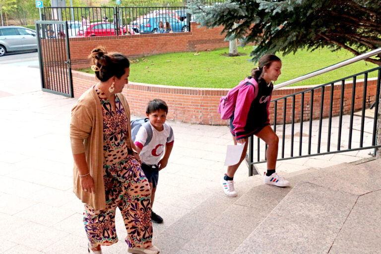 Cómo afrontar con éxito la vuelta al cole. Un proceso desafiante para niños, adolescentes y sus familias.