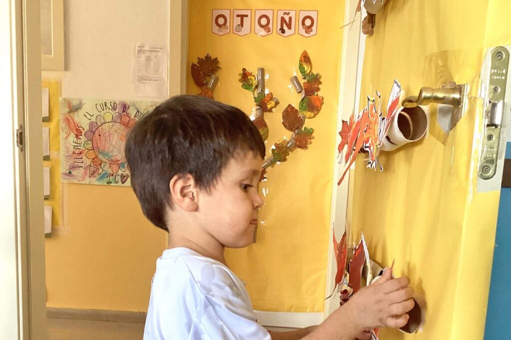 Descubriendo el otoño con los cinco sentidos. Una ocasión para aprender a través del juego, la exploración y la creatividad.2