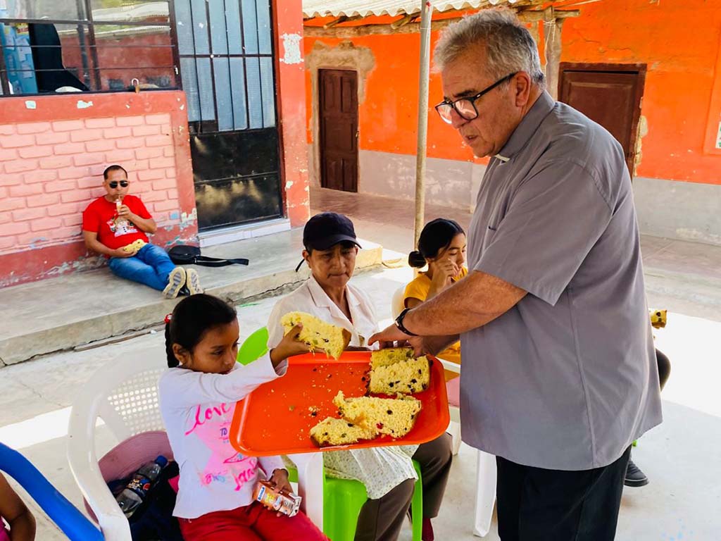La solidaridad navideña no se ha quedado solo en la ciudad : también hemos llegado al caserío Sesteaderos, en Tambogrande.4