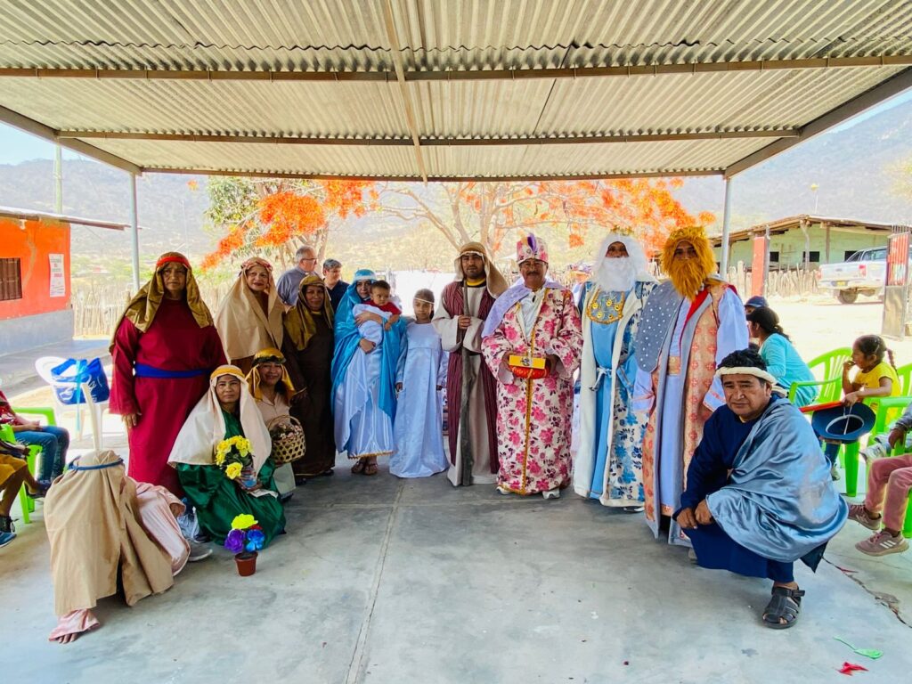La solidaridad navideña no se ha quedado solo en la ciudad : también hemos llegado al caserío Sesteaderos, en Tambogrande.3