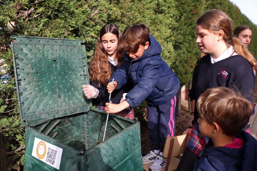 Compostaje entre mayores y pequeños