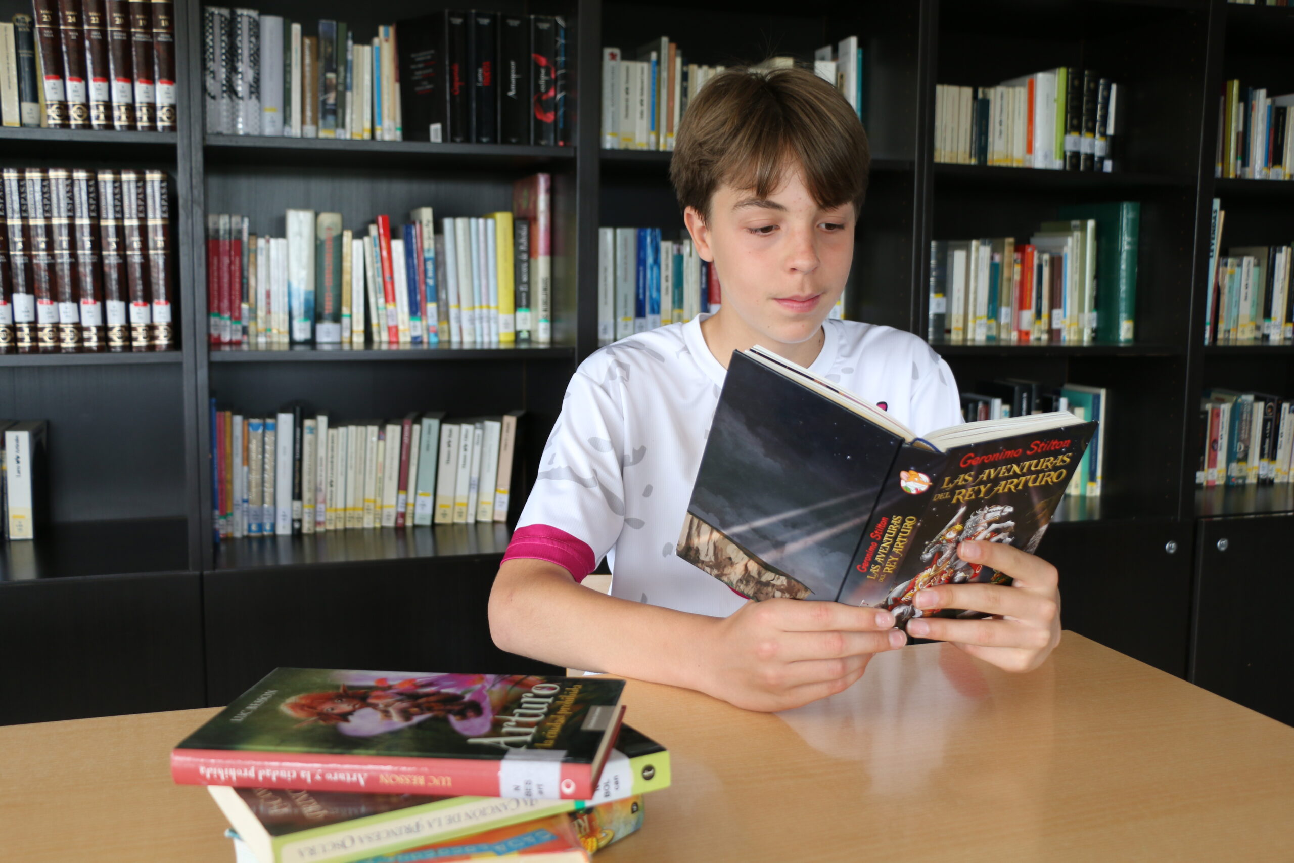 Adolescentes leyendo 1