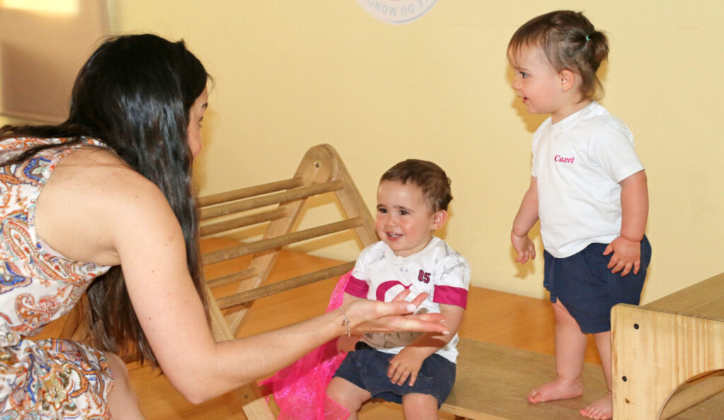 1 año celebra el taller sensorial de la primavera junto a los padres 5