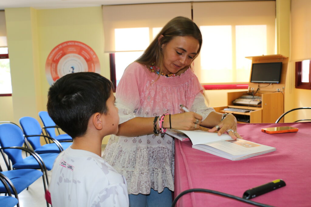María Galán, coordinadora de Babies Uganda, nos visita para hablar de su libro "La vida de Sami".1